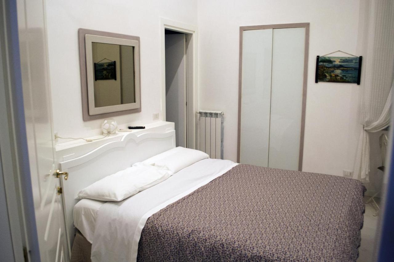 ナポリ Le Stanze Di Dolly Bed & Breakfast エクステリア 写真